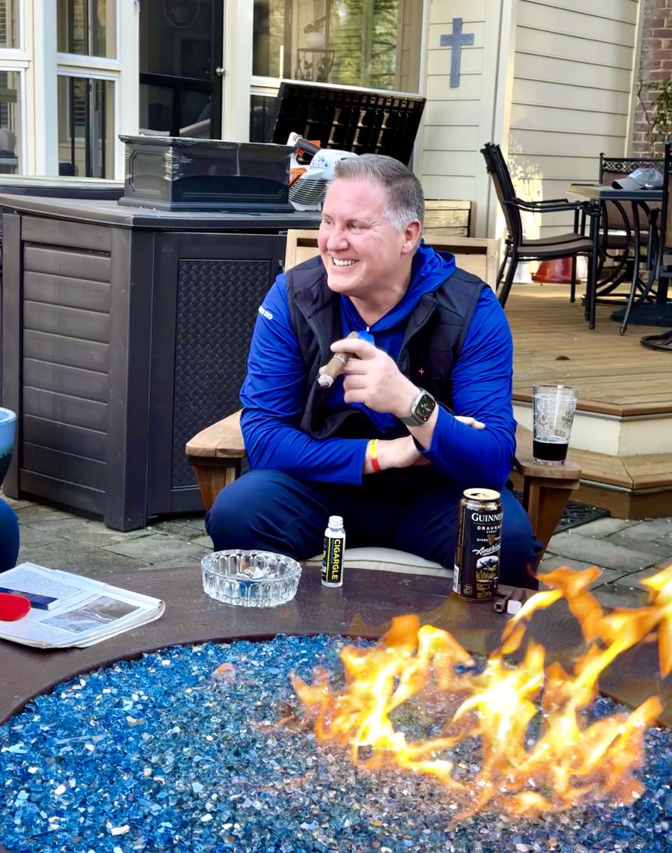 It’s a Cigargle afternoon. #Cigar #cigargle #cigarlife