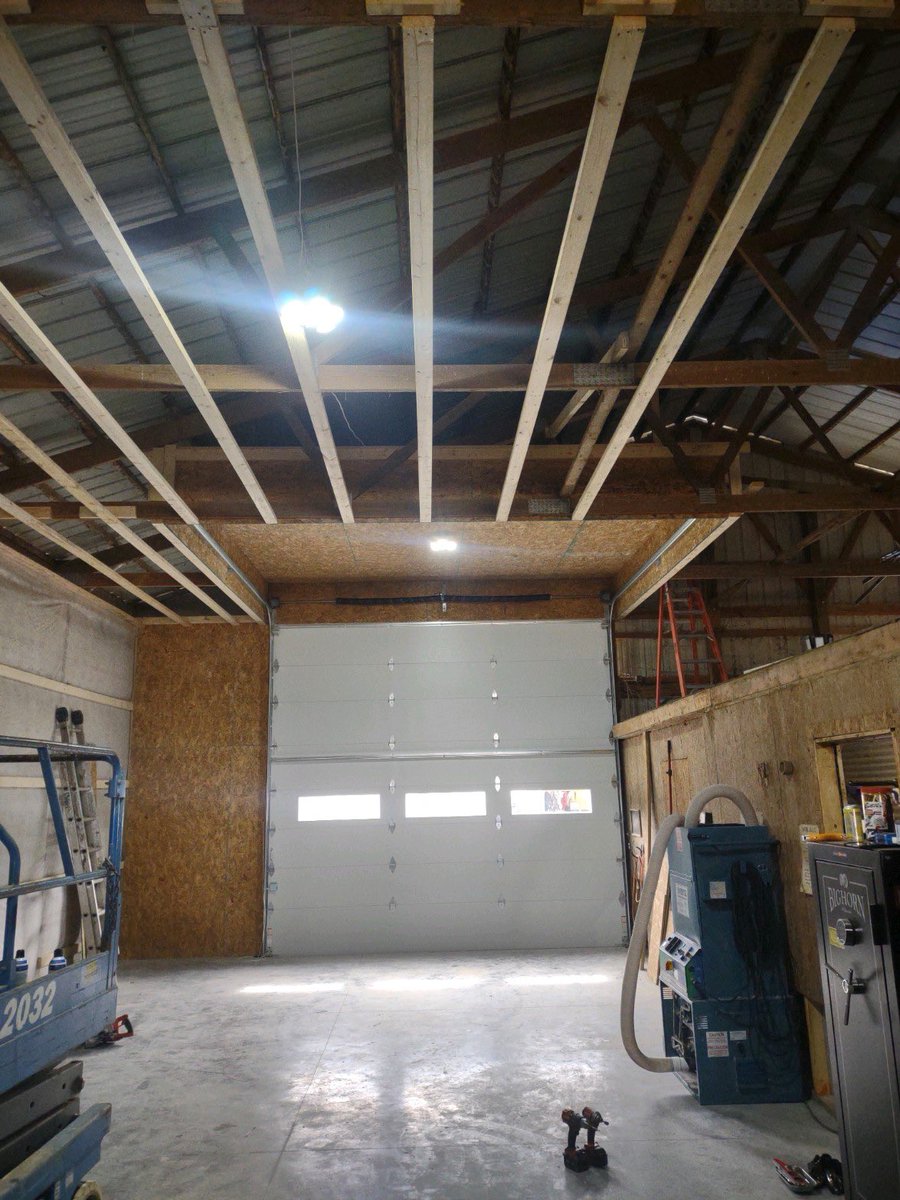 csiohdllc's tweet photo. 14’ x 13’ CHI Model 4283, Black, w/ Window Lites.   
@chiohd #overheaddoors #garagedoors https://t.co/UABeA9PVSd