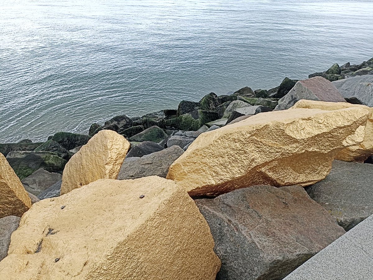 SGodinot's tweet photo. L escapade de ce samedi 4 mars

En pleine Normandie, je goûte a la douceur de l océan atlantique et au bon burger de @lamarmitedemamie dans le fief de @EPhilippe_LH 

#lehavre #Normandie #burger #oceanatlantique #port #vlog #Tourisme #youtube #escapades https://t.co/ZYO6Do2yxQ