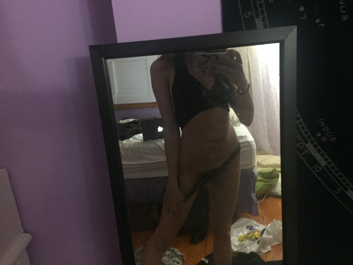 Sara_Loces's tweet photo. Rt ce tweet si t'es chaud ce soir 🤭
#paypig #paypigswanted
#sugardaddieswanted #paypigs
#financialdomination #femaledomination
#findom #findomme #findomslave
#findomgoddess #findomsub
#malesubmission #femaledomme
#dominatrix #humanatm #payslave
#footfetishnation #feetworship https://t.co/GtHZYyXsS4