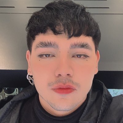 #NuevaFotoDePerfil jajaja señor q se maquilla xdxddddd