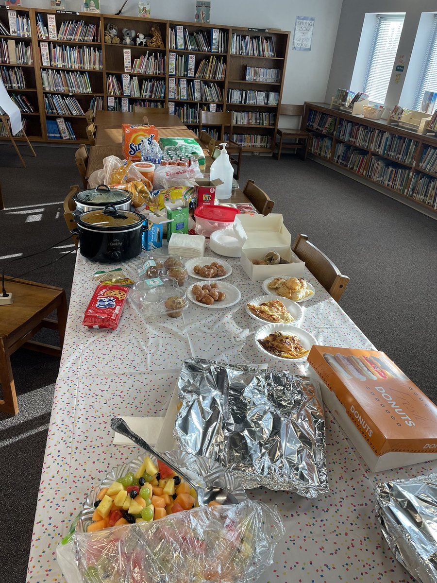 PadillaDISD's tweet photo. Such a great day of training with @DragonsMedrano @MapleLawnES @knightelementary .Thank you all for your engagement, collaboration, and for all the yummy food you brought to share today! @DrZoePaganthank you so much for being such a wonderful partner. You rock!! @ICanReadDallas https://t.co/1NeCzhJpTk