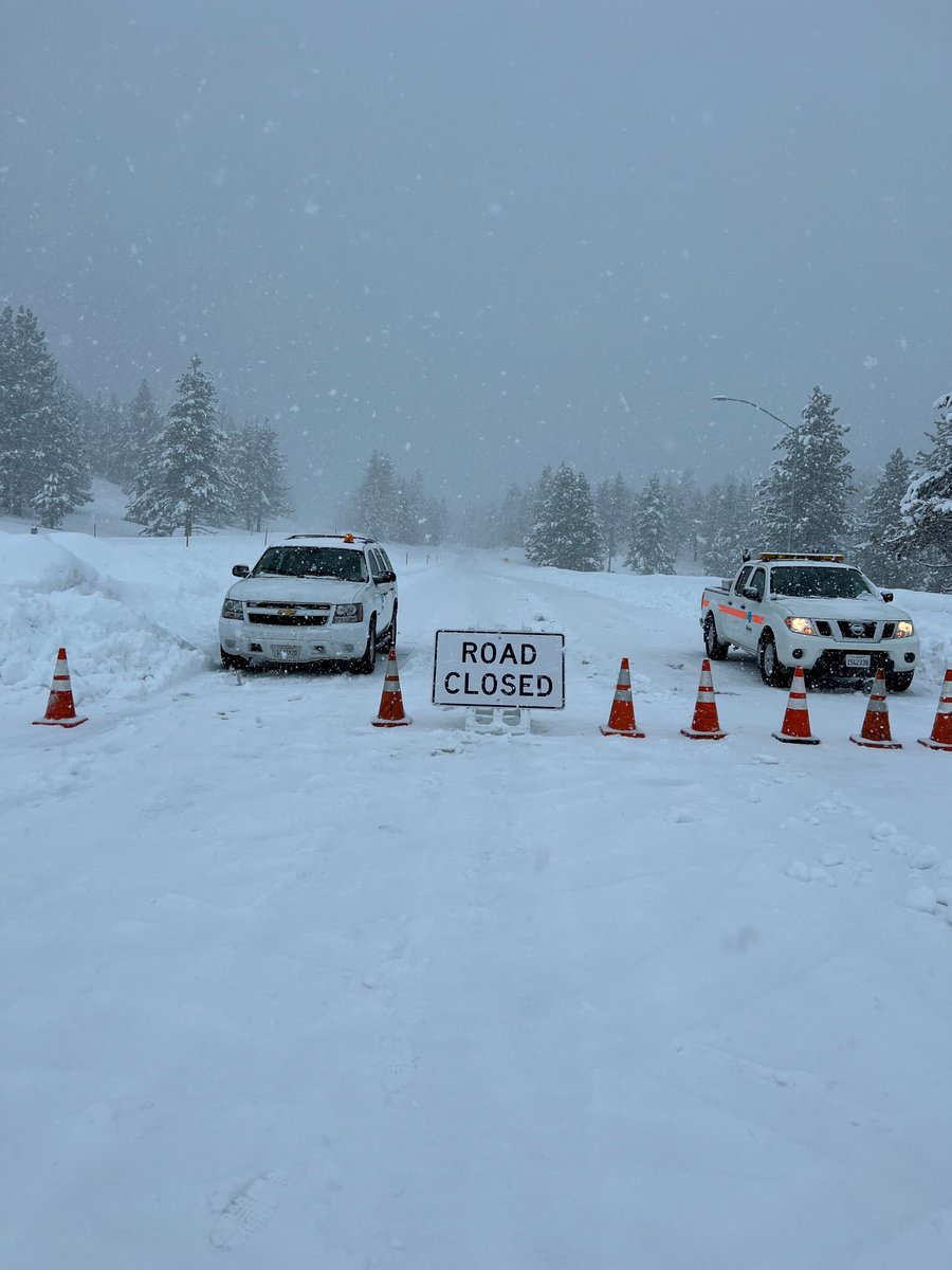 Caltrans9's tweet photo. ATTN DRIVERS: Due to whiteout conditions on the highway, @Caltrans9 and the CHP have expanded the closure on U.S. 395. The highway is now closed from State Route 203 to Bridgeport.

Any updates on this or other road closures will be posted to our social media channels. https://t.co/LrE95aFr7t