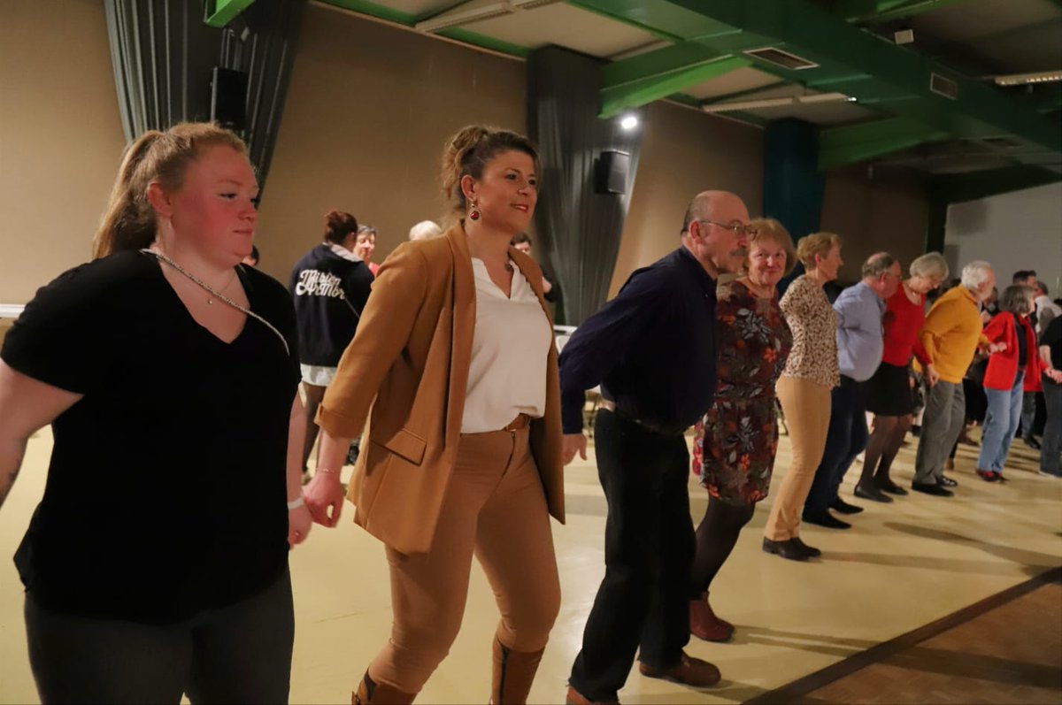 SamiraTafat's tweet image. #Poissy sous les couleurs de la Bretagne 🪗 
Merci aux 300 amis bretons pour leur accueil au #FestNoz pisciacais. Voilà qui nous replonge dans une fête bretonne historique. Inoubliable ! 
Bravo au Cercle Celtique Mibien Ar Mor de Poissy pour l’organisation !