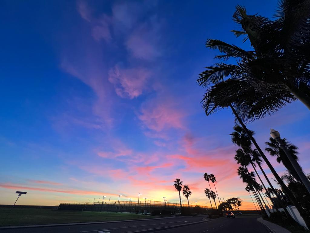 EkaterinaOtiko's tweet photo. Sunset drive 🧡
“It is impossible to watch a sunset and not dream.” - Bernard Williams
#nature #naturephotography #photooftheday #instagram #instalike #travel #staycation #ocean #lifestyle #view #primeview #mondayfunday #paradise #california #californiaadventure #photooftheday https://t.co/qxX9lA2ogK