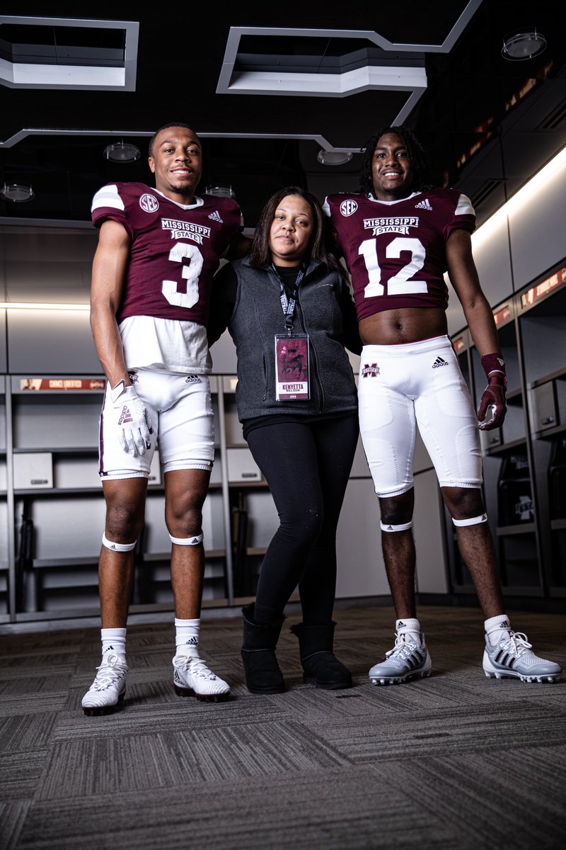Had a great time at STARKVEGAS !! 🖤 Thanks for having us. 🐶
@CoachMcBath_MSU 
<a href="/Coach_MBrock/">Matt Brock</a> 
<a href="/BrettDewhurst/">Brett Dewhurst</a> 
<a href="/coachtonyhughes/">Tony Hughes</a> 
<a href="/CoachZachArnett/">CoachZachArnett</a> 
<a href="/ogwarriorsfb/">Oak Grove Warriors Football</a>