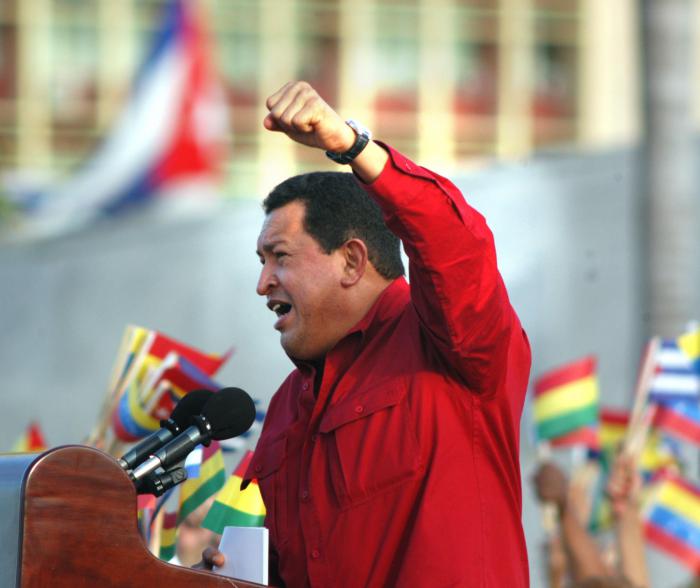 Asiste #Raúl al homenaje en #Venezuela a #ChávezVive, el mejor amigo de #Cuba, en el décimo Aniversario de su partida física. #FidelPorSiempre