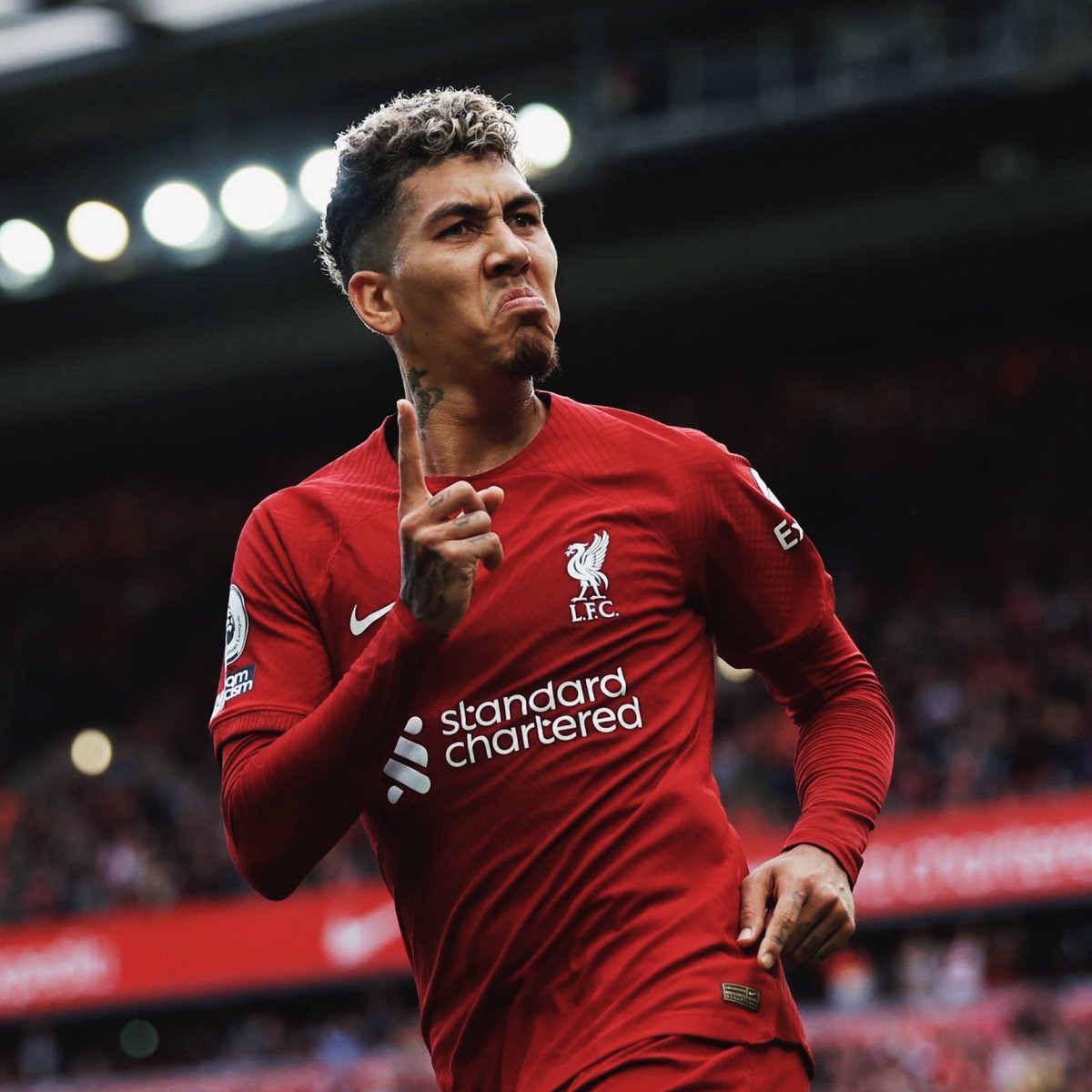 SamueILFC's tweet photo. He could’ve stayed a couple more seasons, see out his years as a squad player, get a testimonial, but he chose what’s best for the team and understood the team needs a rebuild. 

That decision sums up how selfless Bobby is. ❤️ https://t.co/bZsSPcXVEP