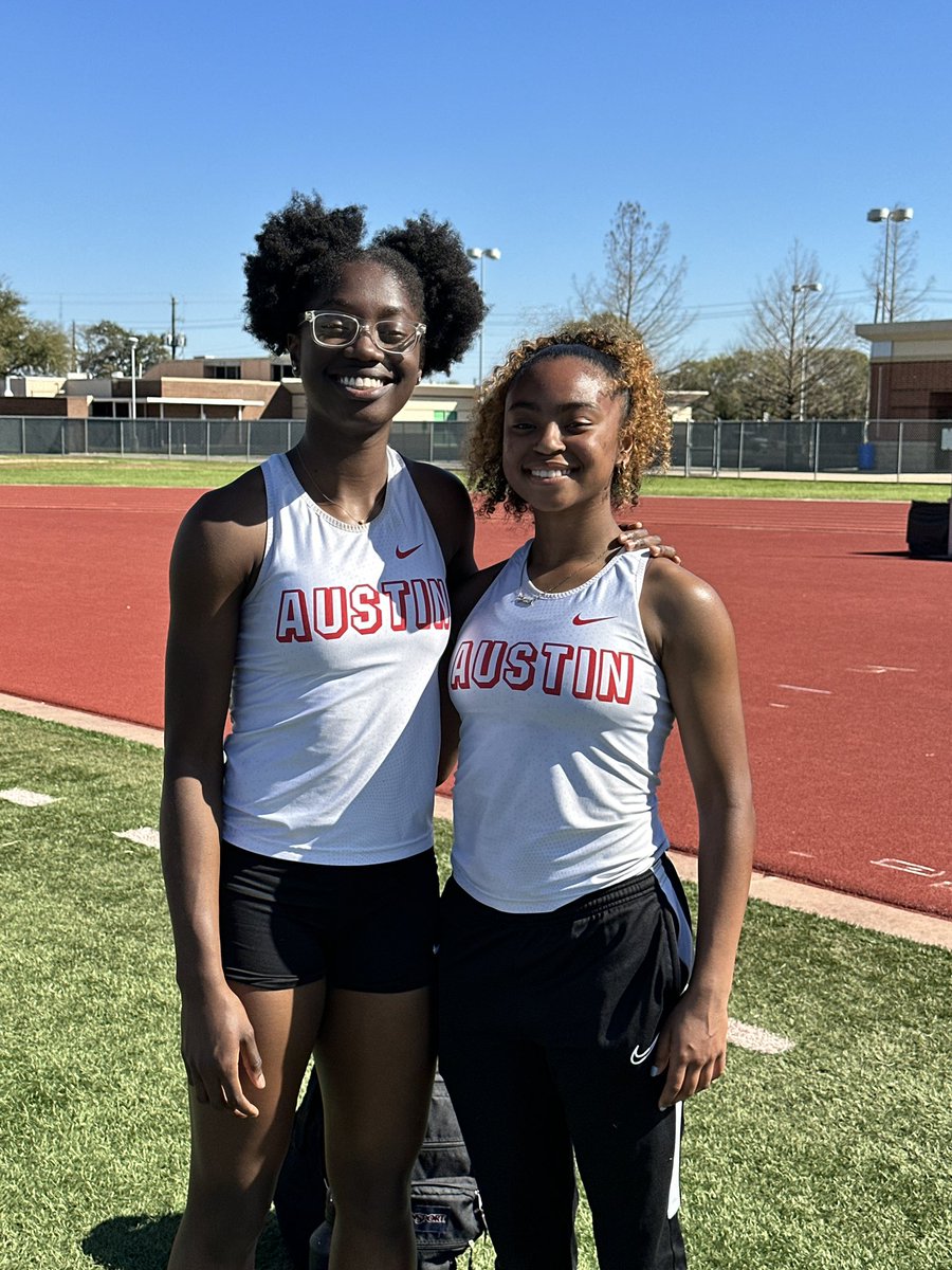 @Ad1xon__ @kelechidke Great run today at the Walter H. Relays. It was nice to see you in something other than your passion #Basketball. But…it was hot though 😂😂😂 Not use to that 🥴 @AHSBulldogTrack @Jamie_K15