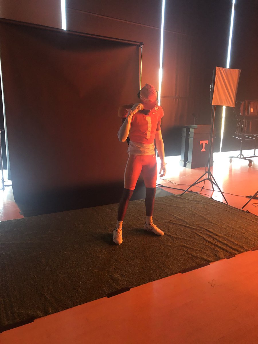 J7ontaeGilbert's tweet photo. Great visit today can’t wait to get back up soon #GBO🍊 @coachjoshheupel @Coach_Nez_ @CoachTimBanks @CoachET3 @SWiltfong247 @ChadSimmons_ @JeremyO_Johnson @TennesseeRivals @adamgorney @JeremyO_Johnson @VSNtweets_ @RWrightRivals @matt_ray_ @RyanCallahan247 https://t.co/xG6HRBHSRs