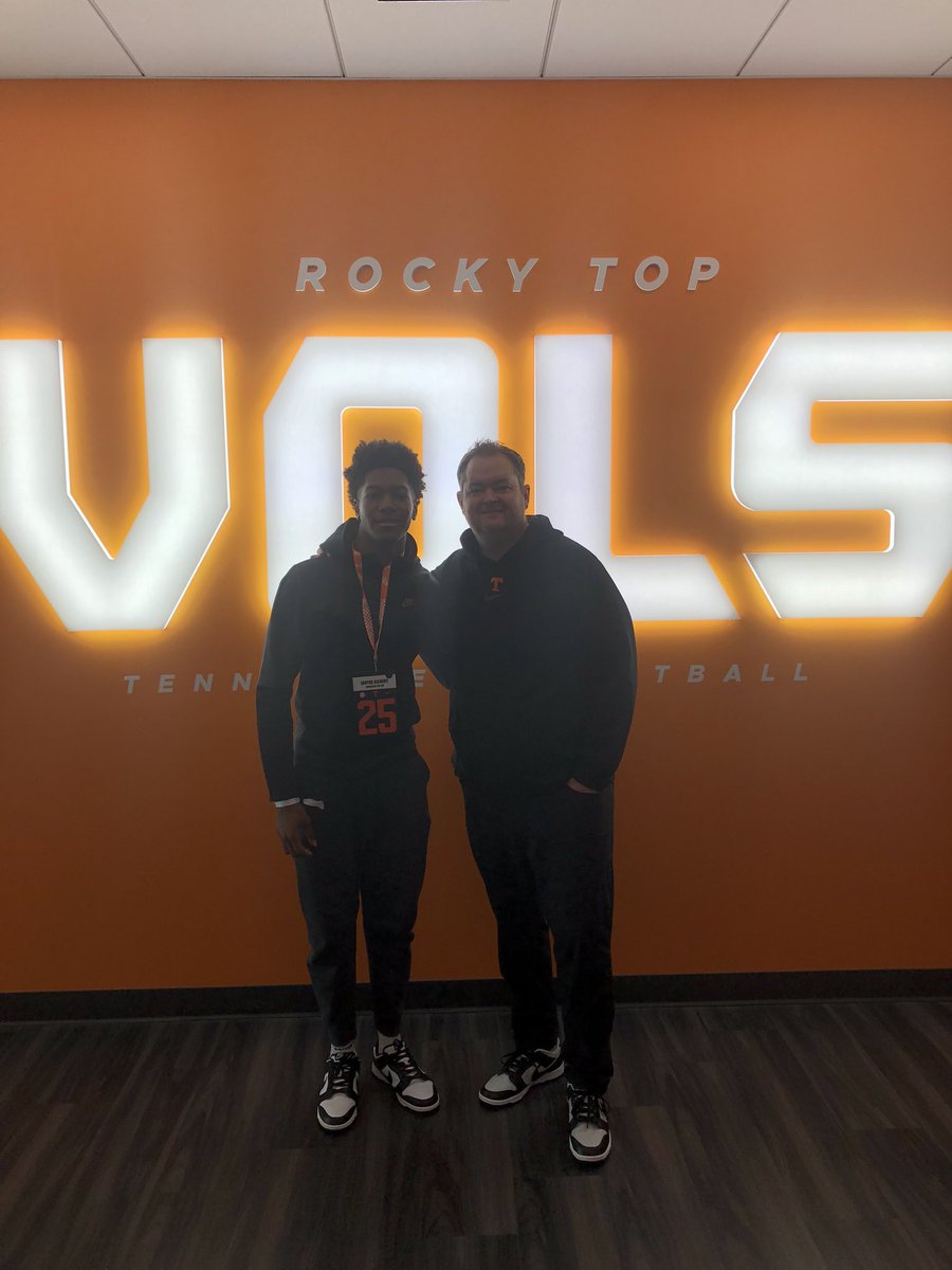 J7ontaeGilbert's tweet photo. Great visit today can’t wait to get back up soon #GBO🍊 @coachjoshheupel @Coach_Nez_ @CoachTimBanks @CoachET3 @SWiltfong247 @ChadSimmons_ @JeremyO_Johnson @TennesseeRivals @adamgorney @JeremyO_Johnson @VSNtweets_ @RWrightRivals @matt_ray_ @RyanCallahan247 https://t.co/xG6HRBHSRs