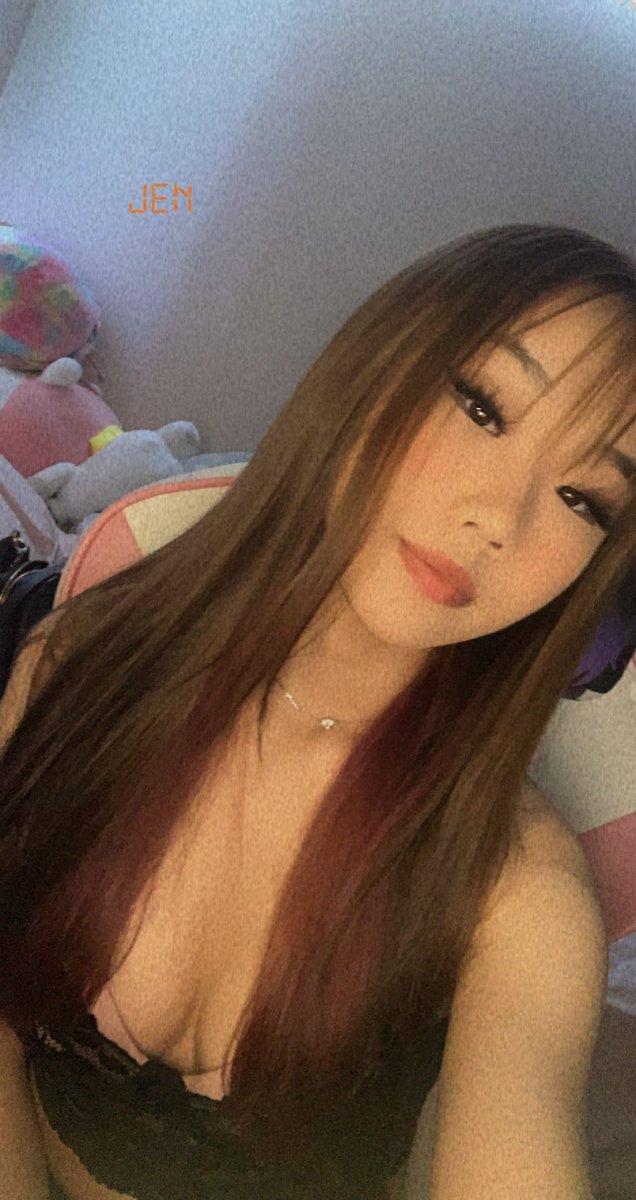 jenn 𓁹‿𓁹 on Twitter: "ancient artifact 😭 y do i kinda miss my bangs"