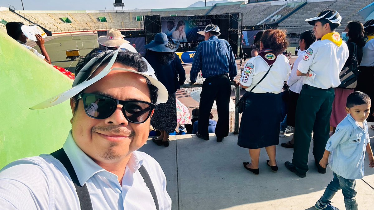 valentinosm's tweet photo. #TwitTeo Estoy participando de la #Clausura de la Semana de Evangelismo #Reencuentro en el estadio Centenario de #Chimbote Manuel Rivera Sanchez. Hay fiesta en el cielo por estas 722 vidas transformadas. ¡Gloria a Dios! https://t.co/pdO2MYcCps
