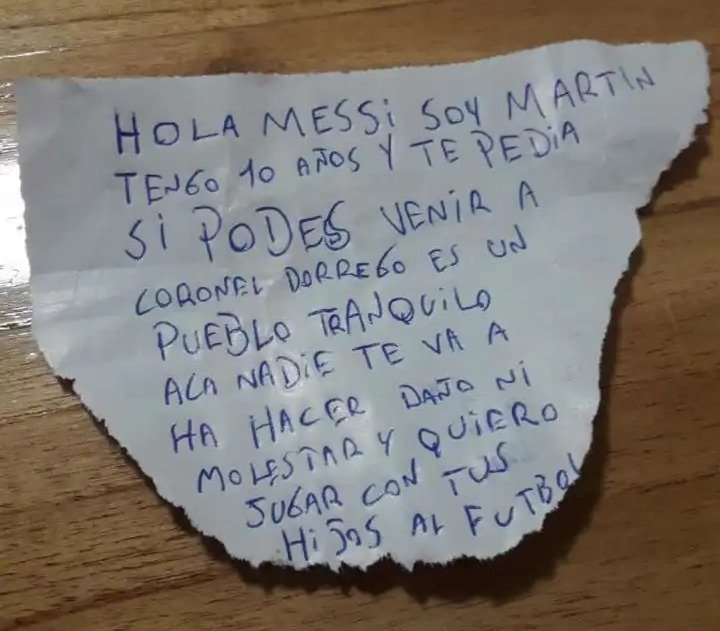 TorresErwerle's tweet photo. La carta de un nene de 10 años a Lionel Messi. 

"Podés venir a Coronel Aguirre, es un pueblo tranquilo, nadie te va a hacer daño". 

Esto es hermoso. 🥹 https://t.co/Y72veZBy8m