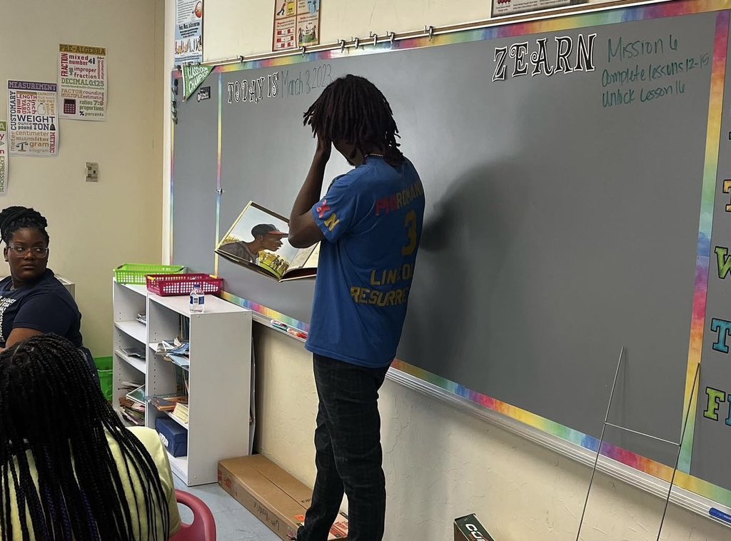 Gramblingvikes's tweet image. The brothers of Chi Nu visited JS Clarke Middle School in Monroe, Louisiana for Read Across America. #LFS #MWAB #killachinu #alphaphiomega #gramfam25 #gramfam24 #gramfam23 #gramfam #gramfam26