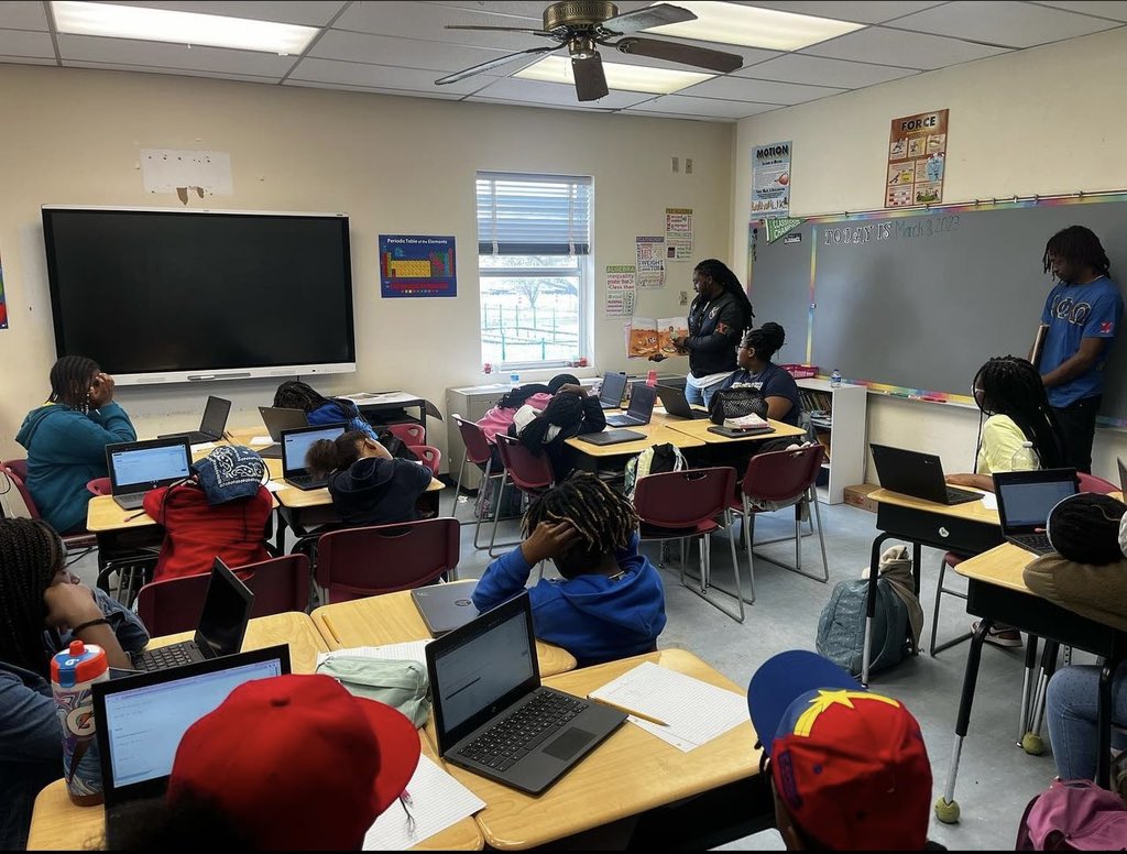Gramblingvikes's tweet image. The brothers of Chi Nu visited JS Clarke Middle School in Monroe, Louisiana for Read Across America. #LFS #MWAB #killachinu #alphaphiomega #gramfam25 #gramfam24 #gramfam23 #gramfam #gramfam26