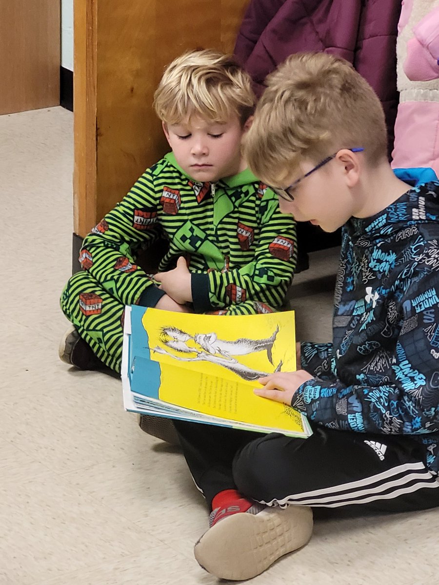 Read Across Ameruca Week fun! #ReadAcrossAmerica#htsdpride @HTSD_Alexander @WeAreHTSD