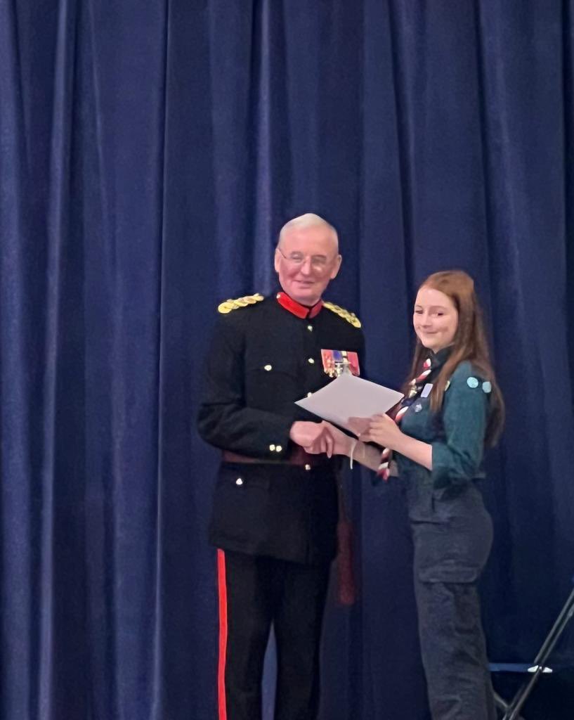 Oatisoatlands's tweet photo. Daisy receiving her Chief Scout's Gold Award. Well done 🎉🎉 https://t.co/DlKdVK8sZU