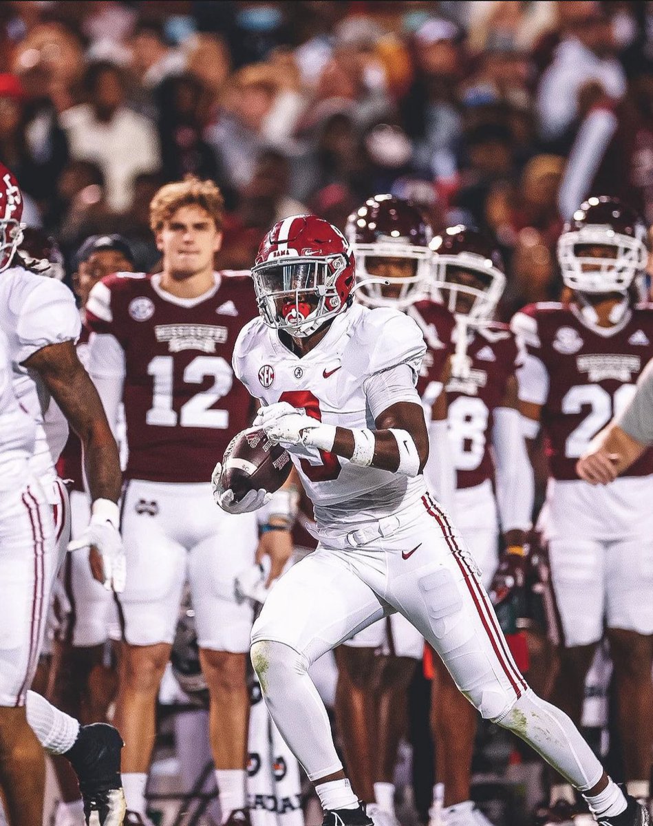 Rydarrius1's tweet image. After a great visit and talk with coach SABAN I am blessed to receive an offer from THE UNIVERSITY OF ALABAMA @Coach_TRob @TDARecruiting @AlabamaFTBL @ChadSimmons_ @Coach_JakeLong @JeremyO_Johnson @CoachW_Richard @SWiltfong247 @SeanW_Rivals @adamgorney