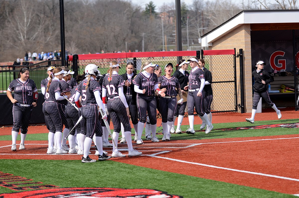 MaryvilleSaints's tweet photo. 🥎Take a quick glance at a few action 📸 shots from today's Saints softball home opener against Parkside.
@MaryvilleSB 
🐾🥎 #BigRedM https://t.co/BiHfXKMh3R