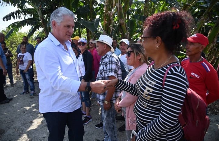 El intercambio con el pueblo, conocer sus opiniones y preocupaciones  es la mejor manera de preparar nuestros candidatos  a diputados para cumplir sus funciones en el Parlamento 🇨🇺.
#YoVotoXTodos 
#MejorEsPosible
#CubaCoopera