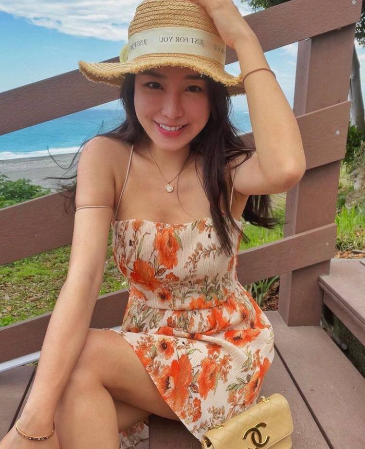 GabriMeyer's tweet photo. Im now In beach mood🌊 https://t.co/4QLByjodGI
