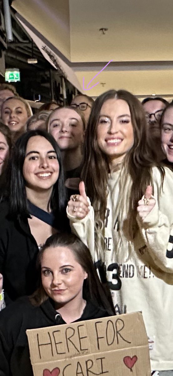 LeahBeach1's tweet photo. Omgggg (@KriescherEmily ) we saw @findingfletcher in the flesh 😲 as the true tall top I am I waited at the back (please see pic for evidence) 🏳️‍🌈 The sweetest angel ever 🥰✨ https://t.co/tN5hUcBTHv