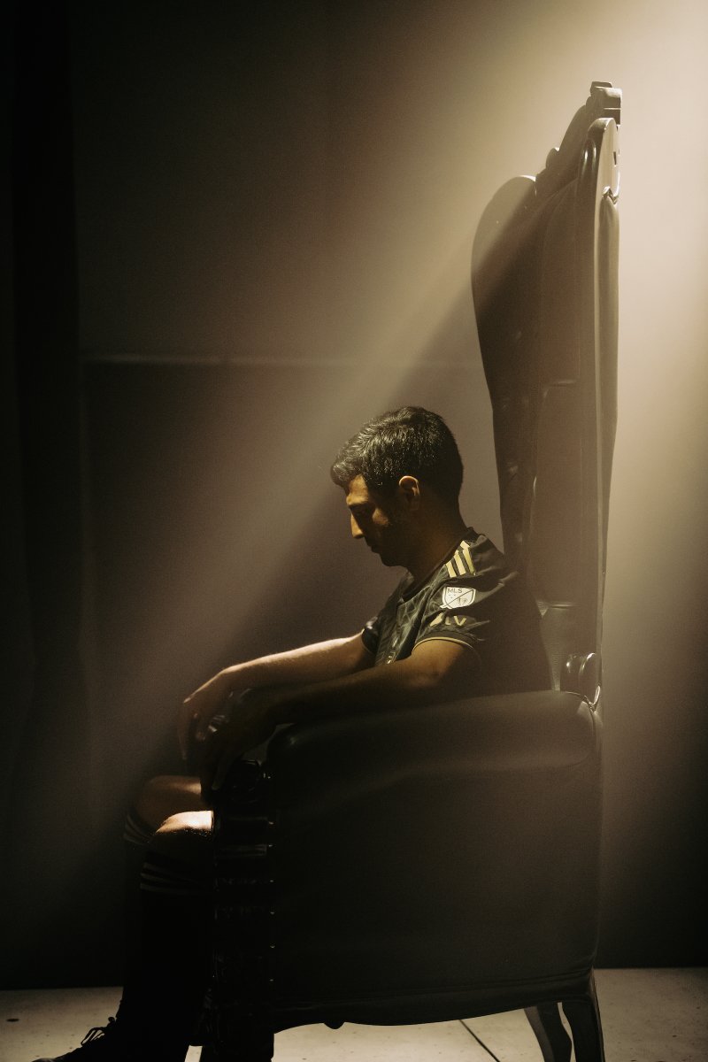 LAFC's tweet photo. 33' | #LAFC GOOOOOOAAAAALLL

EL REY. 🤴

#LAFCvPOR 2-0 https://t.co/UL57g8IUIt