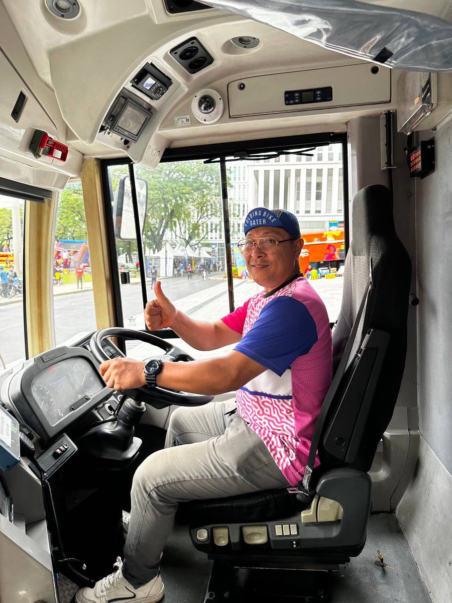 edyham's tweet photo. Lama dah teringin nak duk kt seat driver bas #rapidkl #putrajayaopenday2023 #putrajaya https://t.co/VguJoduid1