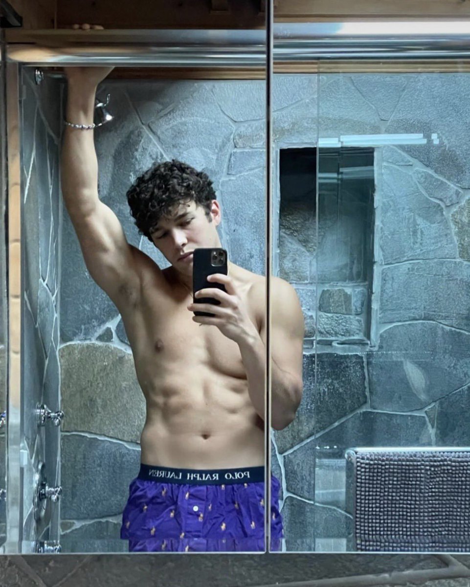 Fit Famous Males on Twitter: "Austin Mahone 😍🔥"