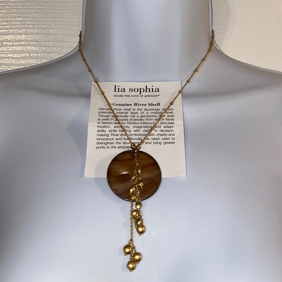 LMorales31's tweet photo. So good I had to share! Check out all the items I'm loving on @Poshmarkapp #poshmark #fashion #style #shopmycloset #vintage #liasophia: https://t.co/6wC5FHuZ7U https://t.co/kObBHs1Qfd