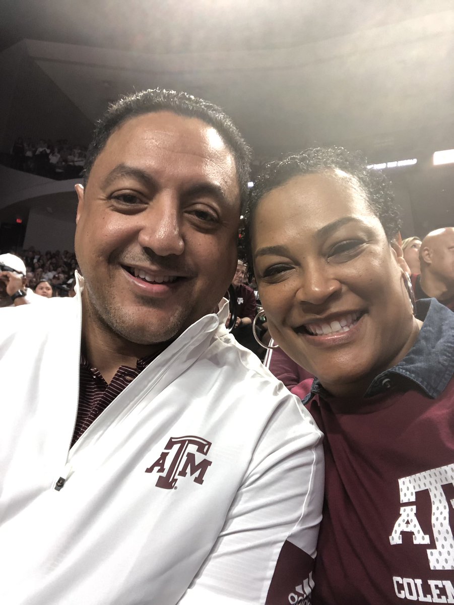 CynLColeman's tweet image. What’s better than Hank and I being at Reed Arena to watch @hencoleman3 and and his teammates beat Alabama, getting the W AND meeting the great Jay Wright @CoachJayWright! I was fan-girling and he was so gracious! Thank you, Coach! @hankcoleman6