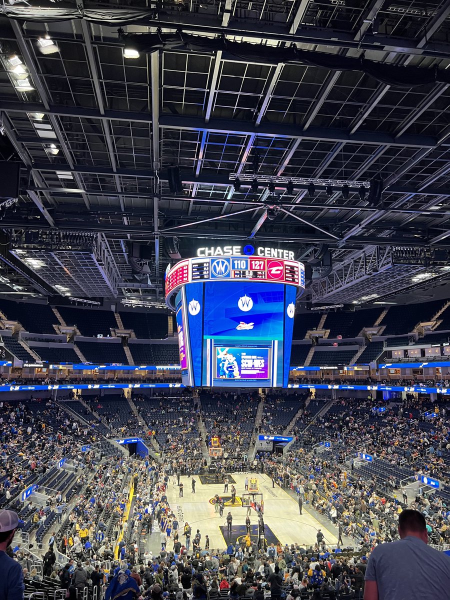 mymacbook's tweet photo. I don’t know how the Santa Cruz Warriors gave up 122 points to the Cleveland Charge!  85 to 5 turned to 110 to 127! https://t.co/Il5lUI1anr