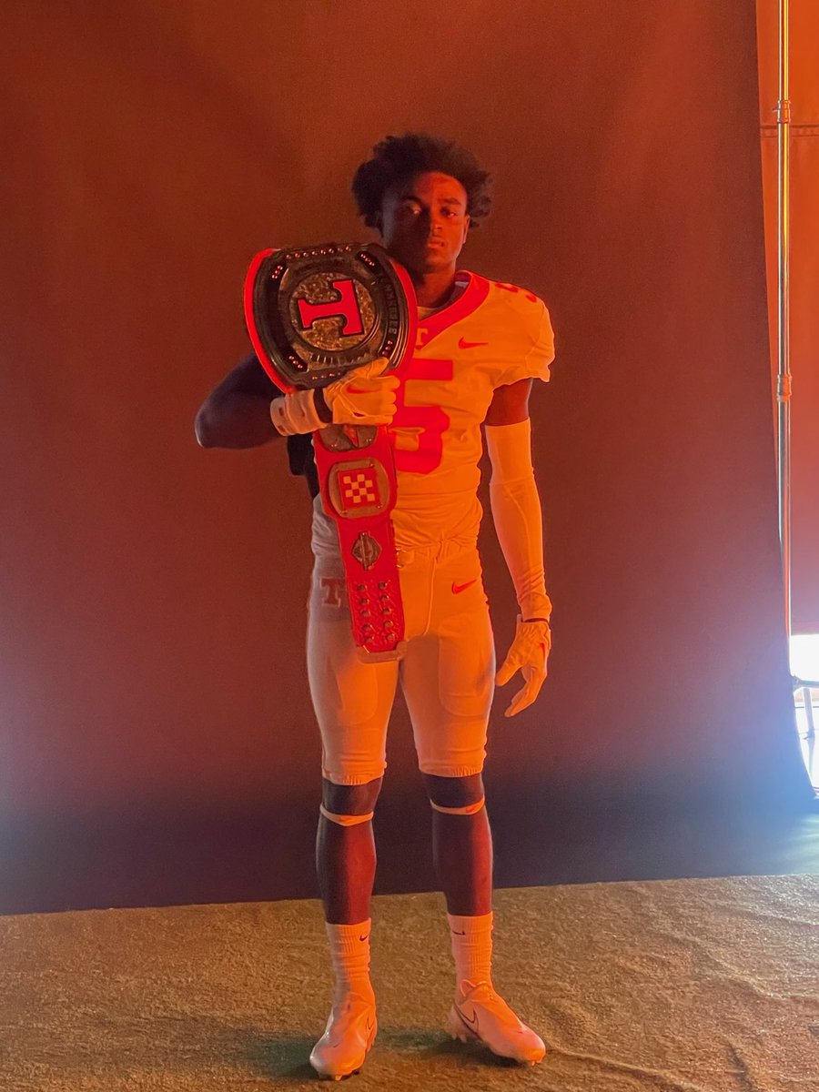 treshonburgess5's tweet photo. Thankful to say I had a great time at the University of Tennessee, thank you for the hospitality I will definitely be back!!💪🏾💯 @CoachKelseyPope @CoachBake99 @Coach_Stan3 @CoachReynolds52 @GoVols247 @RyanCallahan247 @247Sports https://t.co/I0uScZqVvj