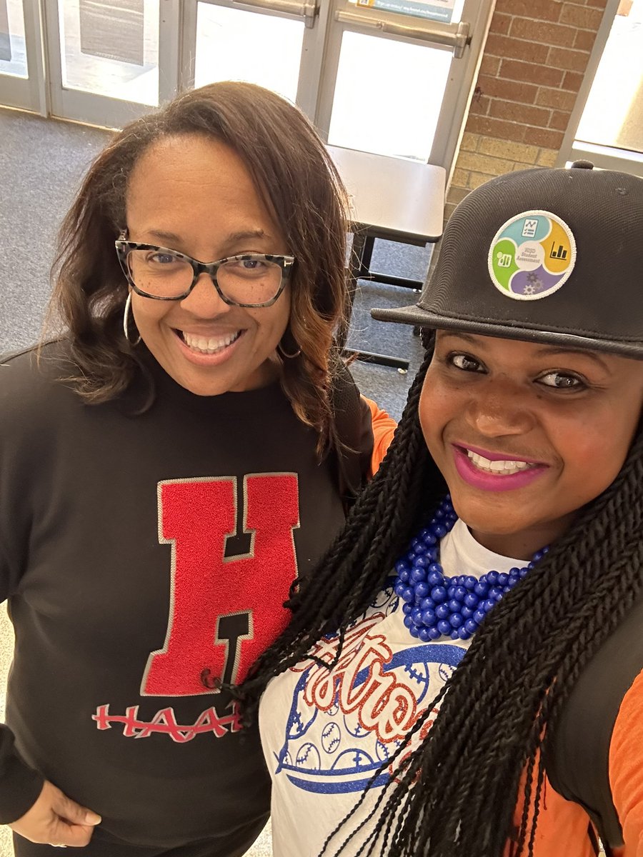 DrAliciaMartin's tweet image. I spy @HAABSE3 in the building…Thank you for supporting the #DataSeries 💙 📊🧡⚾️🤝