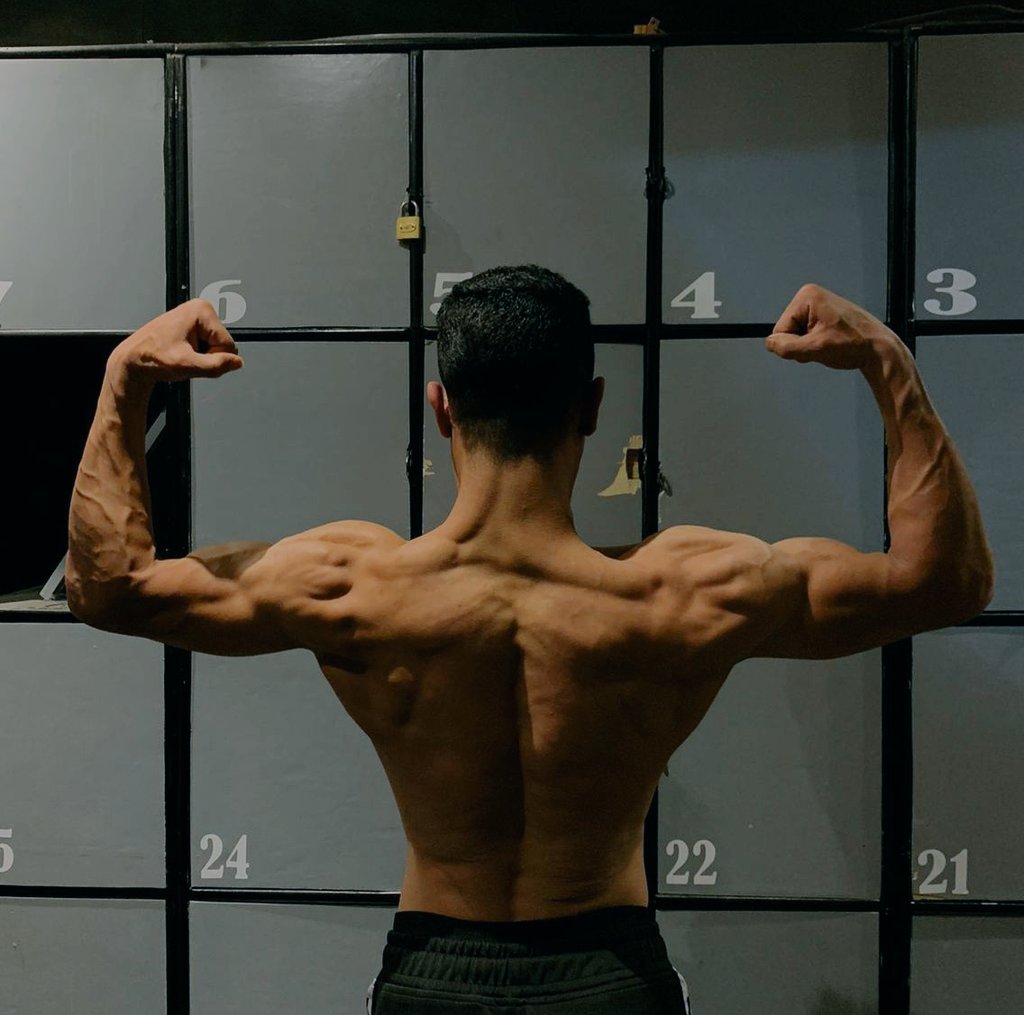 بُص وراك تشوف طريق طويل اتمشي 
هازم فـ كل مللى فيه ميت احتمال للفشل..