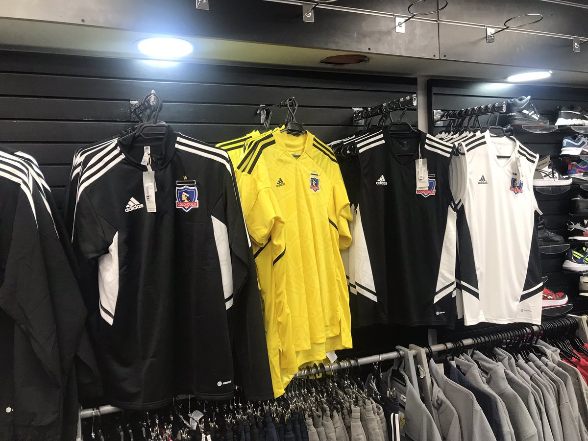 patoechague's tweet image. Aviso de utilidad pública: Están rematando indumentaria oficial de @ColoColo 2022 en las tiendas O2 Sports Outlets del centro.

Precios buenísimos 💪🏻⚫️⚪️

@DescuentosRata @SomosChile_CL @RelatorPopular @relatosalbos @QuintanaChile