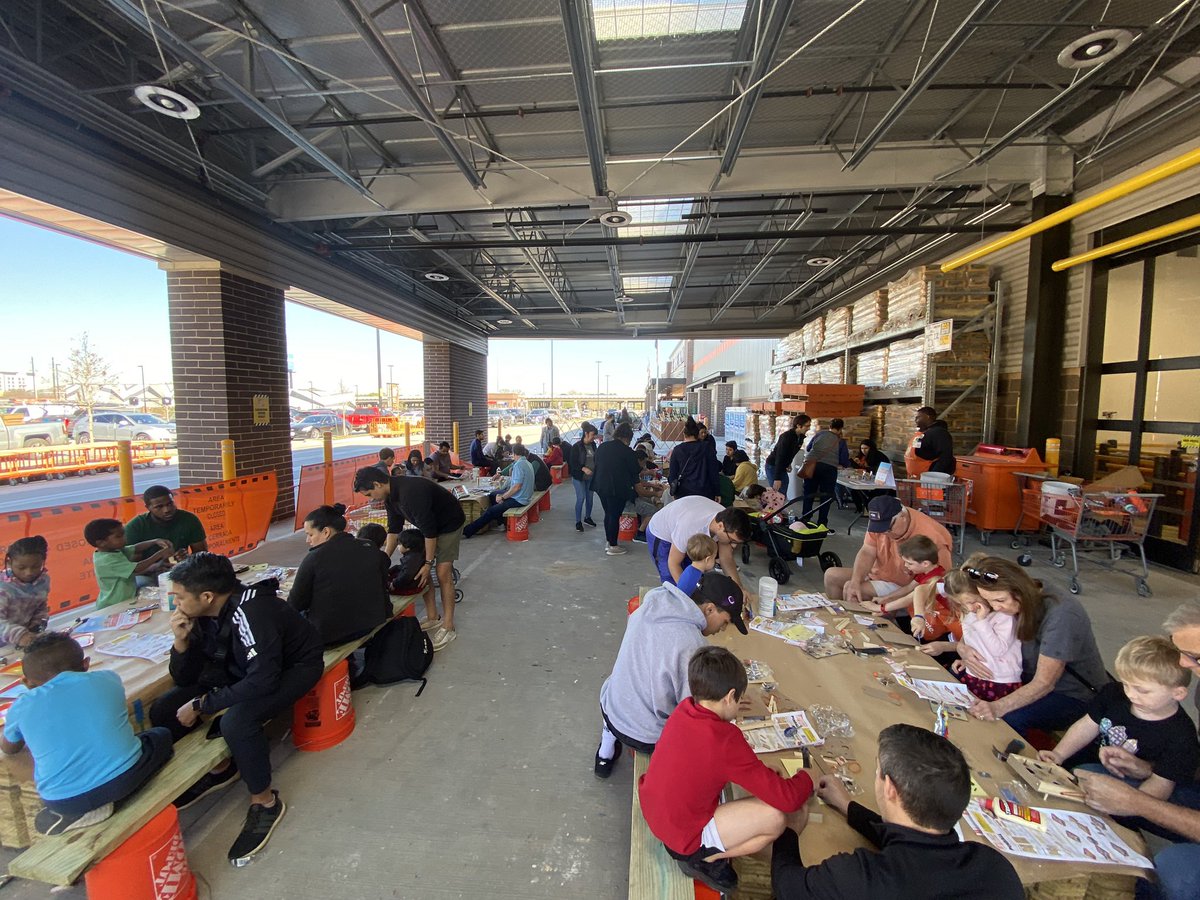 theprincefornow's tweet photo. Great kids workshop turnout here at 1326 today! Can’t beat a sunny day under our canopy! #THDValues @yem82b_yolanda @Bryant_1326 @MichaelGHolcomb @JGissendannerHD @CullinRaetzel @TheLowerHeights https://t.co/zdgGFMUpT5