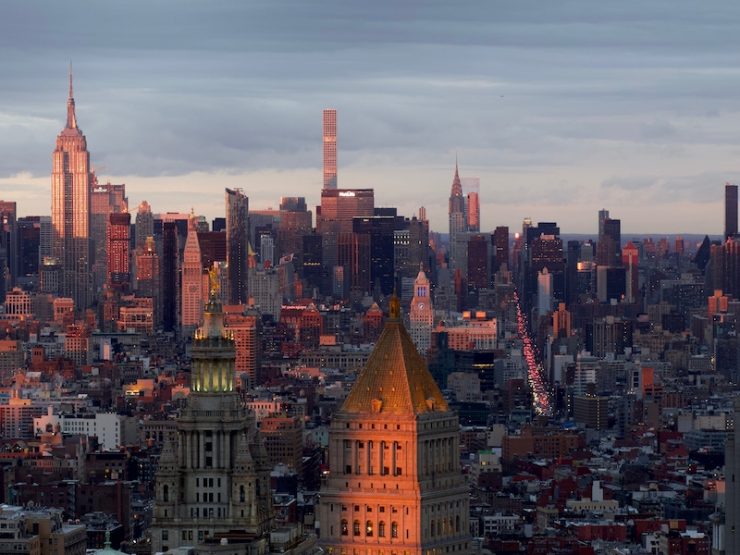 MetroManhattan's tweet photo. Are we on the brink of a financial crisis? The Fed is sounding the alarm on commercial real estate defaults, and it's not looking good. Get the full story and our insights here: https://t.co/6lUK0JWkgm #FinancialCrisis #CRE #Economy https://t.co/LQ9IKgEQ9S