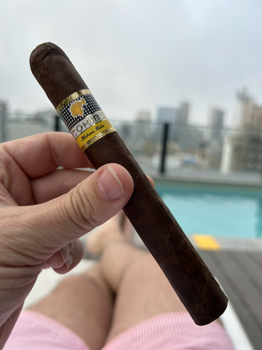 mgmoles's tweet photo. Pues que se acaba la semana de trabajo en #Lima y me voy a relajar con este @cohiba #Esplendido y que salga el sol por Antequera.
Mañana, 🚀 Sevilla https://t.co/Yf6HB22tue