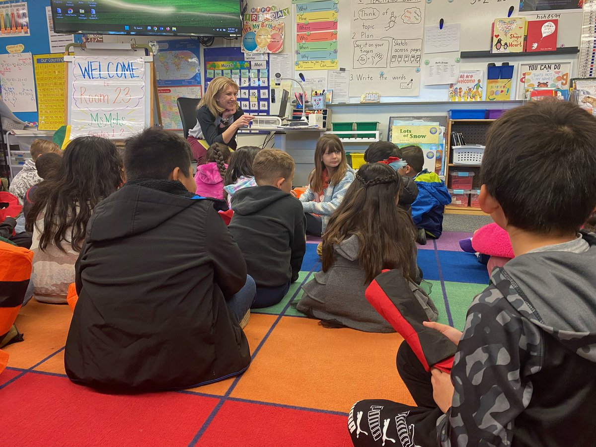 GLC_VUSD's tweet photo. A huge thanks to our @visaliausd board members who were able to come out to GLC on #ReadAcrossAmericaDay! That @jacquiegaebe was central to GLC’s development &amp; @VillegasforVUSD is our Area 6 trustee just made it extra special! https://t.co/hGABnii18x