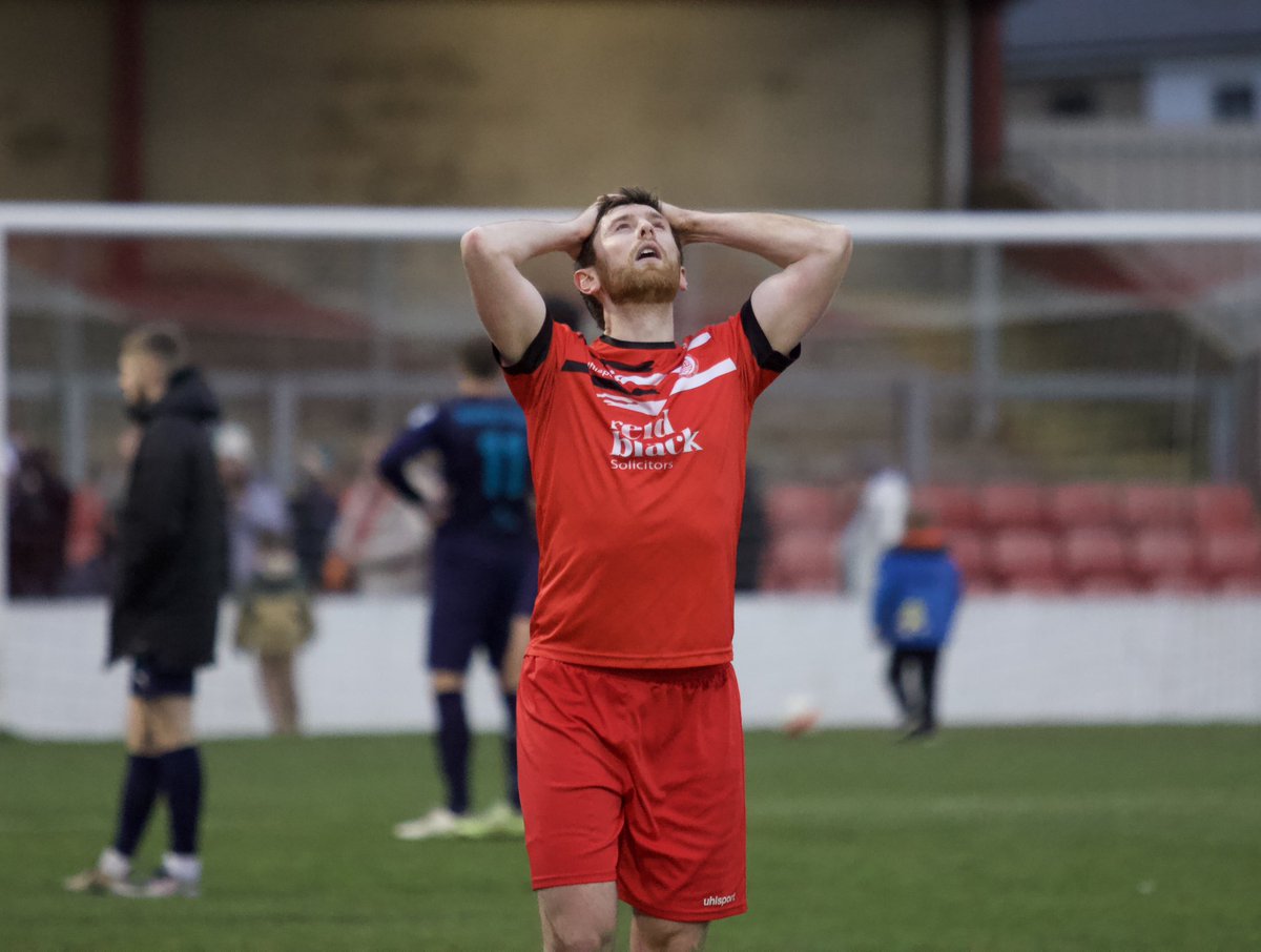 ChrisBeverland's tweet photo. Heartbreak for @BallyclareFC against @BallymenaUnited in the @IrishFA cup quarter final https://t.co/d2redJNZPu