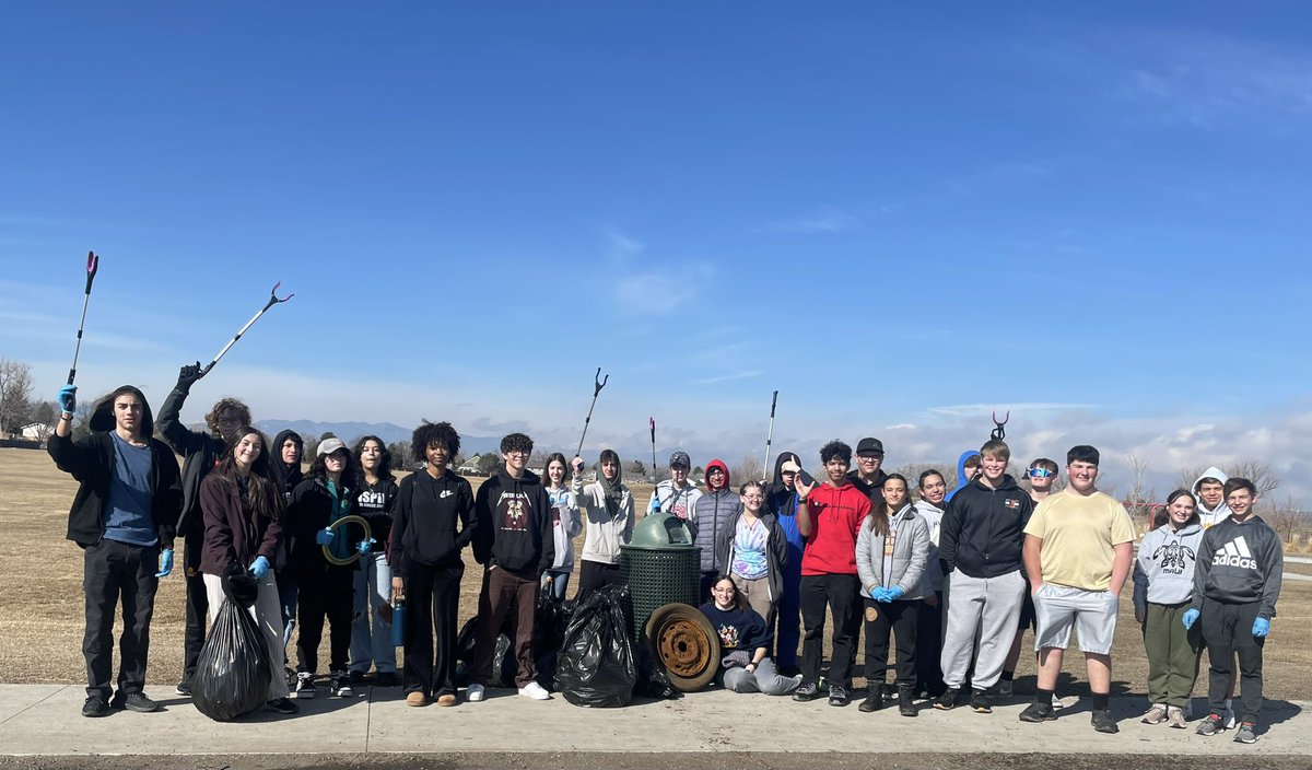 Giving back to our great city this morning. Lots of helping hands participating in the Northglenn Highline Canal Cleanup! #GoNorse <a href="/NorthglennCo/">City of Northglenn</a>