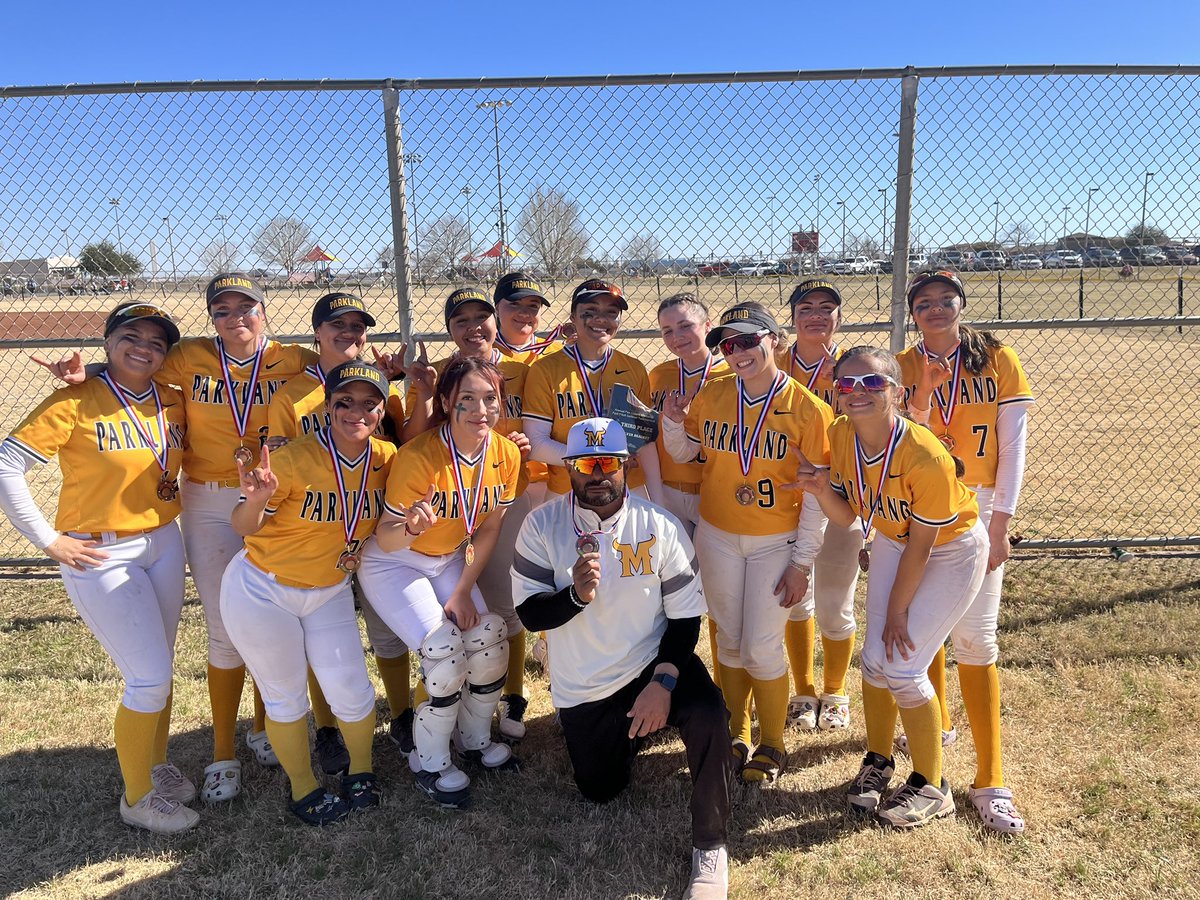 Your Lady Mats beat Hereford 7-0. They take 3rd place in the Silver Bracket. Good job ladies!!!! #PARKLANDSOFTBALL #ALLIN #WNU 
<a href="/Fchavezeptimes/">Felix Chavez</a> <a href="/EPSports915/">Borderland Sports</a> <a href="/915FASTPITCH/">El Paso Fastpitch Softball Community</a>  <a href="/phsmats/">Parkland Matadors</a>