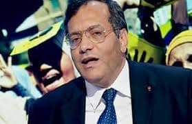 HowedaAli1's tweet photo. الدكتور والعالم الجليل #محمدالجوادى
الذى جمع بين الطب والتاريخ والسياسة والأدب والنقد واللغه .
 مع دماثة الأخلاق
والذى أثر العيش فى الغربة حراً مخلصأ مدافعاً عن الحق وأهله وعن قضايا وطنه والأمه العربية والإسلامية
لقد اجتمع الناس على حبه
ندعو الله بالشفاء والعافيه ل #ابوالتاريخ https://t.co/HED9kad7zU