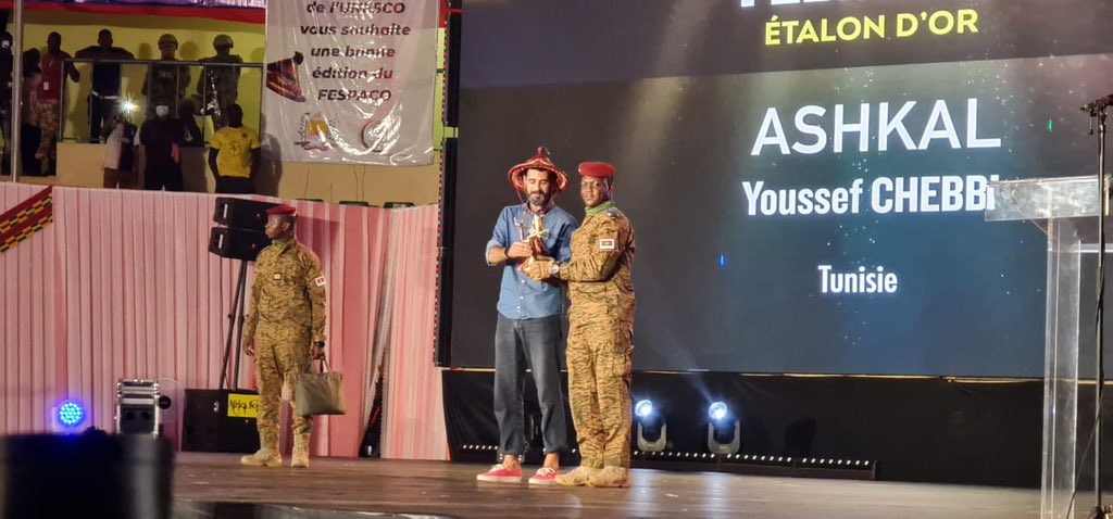 emmanutapsoba's tweet photo. #Fespaco28 : L'Étalon d'or du Yennenga de la 28e édition du film fiction long métrage est décerné au réalisateur tunisien Youssef Chebbi pour son chef-d'oeuvre "Ashkal". # #Tunisie 🇹🇳 https://t.co/ymb2CZBaZx