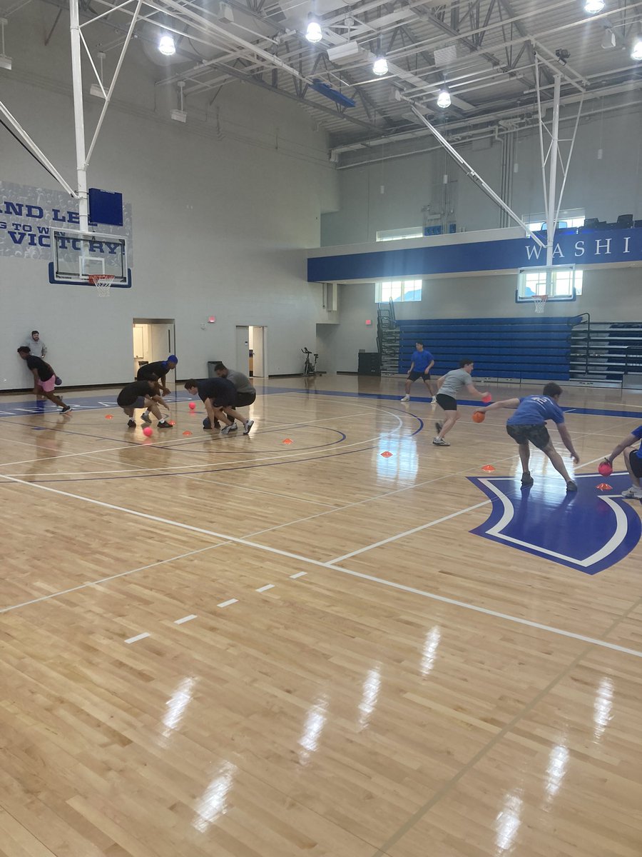 Coach Bobby Jones tweet media