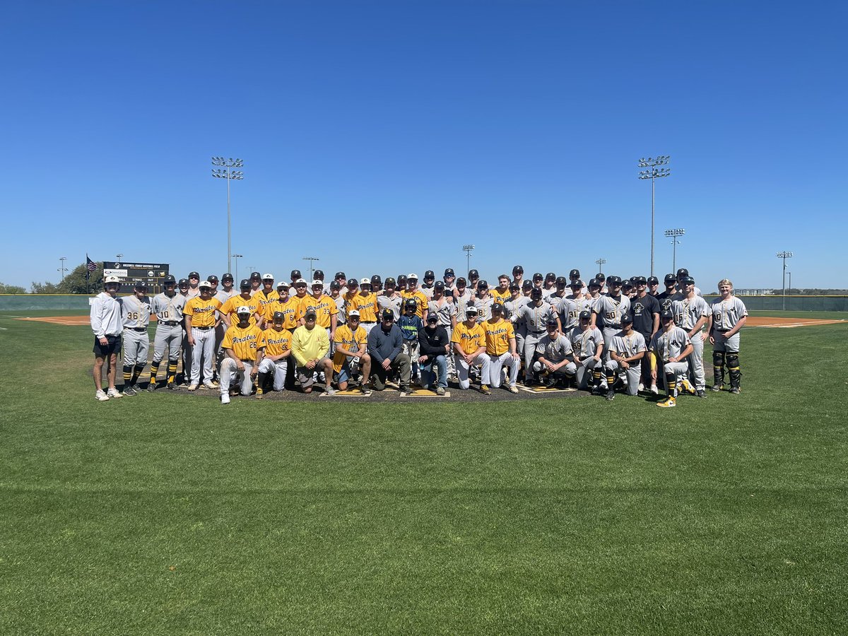 SUPiratesBB's tweet photo. Thanks to all the alumni that came out today. We are grateful to those that came before us #RaiseTheFlag https://t.co/lt3C5n0Ovv