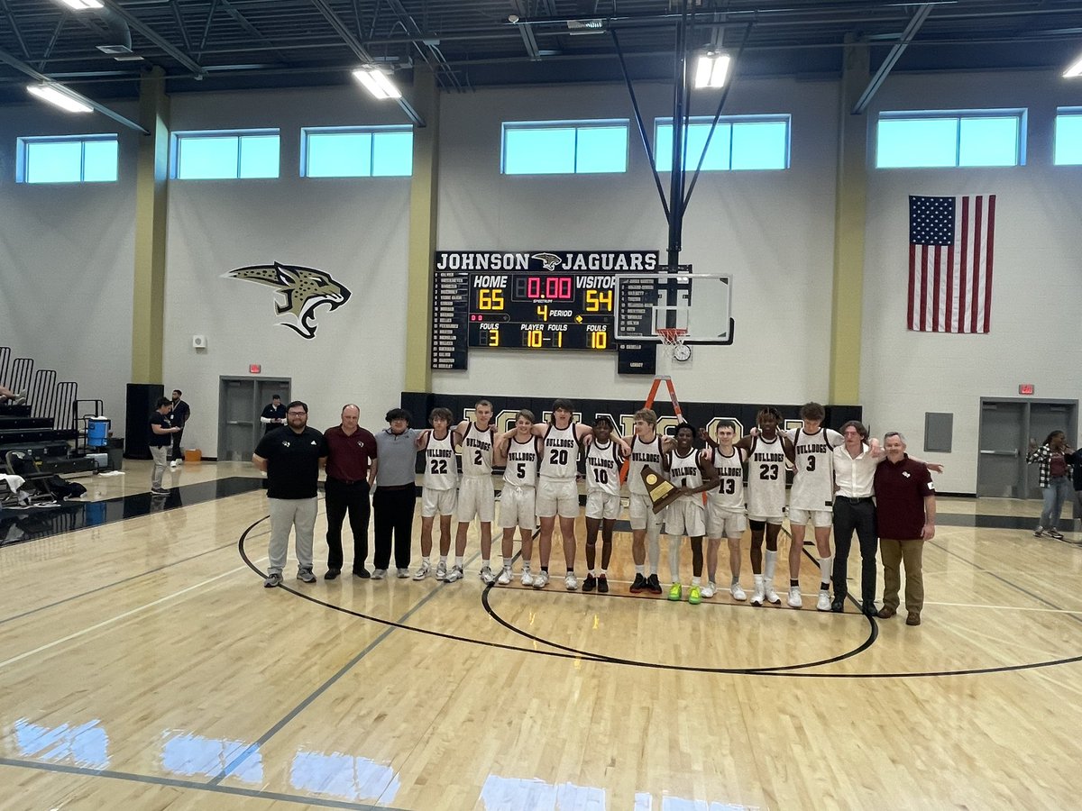 flatoniadogs's tweet photo. Flatonia ISD Athletics is so very PROUD of the Bulldog 🏀 team. Our young men punched their ticket to the UIL STATE Tournament today by defeating Thorndale in the Class 2A Region 4 Final. They continue to play the game with a passion &amp; heart that few teams ever understand! https://t.co/VEcwMPr5ln