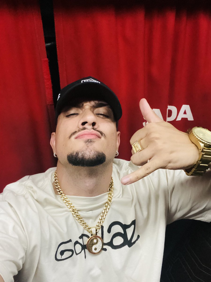 Falta 24 horas pro lançamento do vídeo Clip .. enquanto isso nós treme o baile. Bora de show